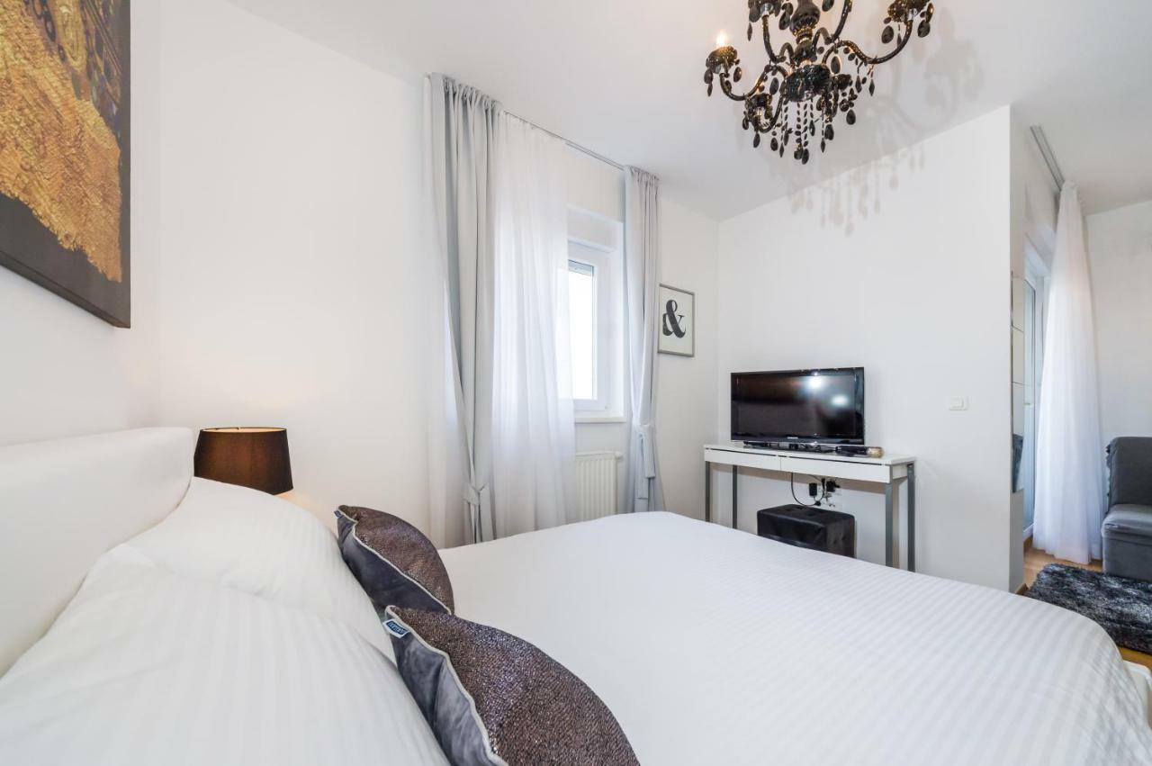 Apartment K & K With Free Garage Zadar